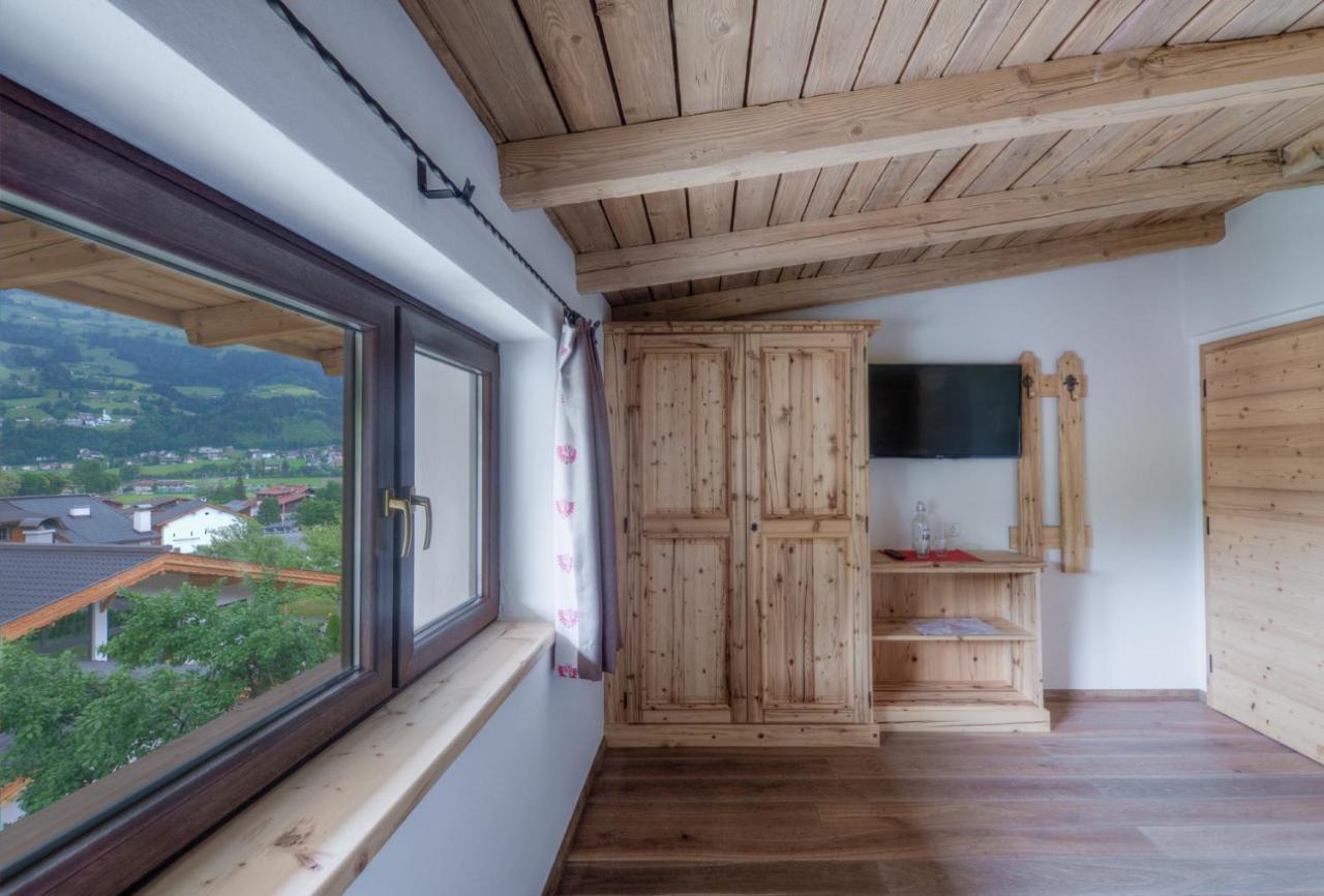 Berghof Zillertal Apartment Fuegen Exterior photo